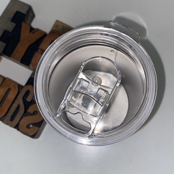 🆕LILLY PULITZER ‘Hide Tide’ Insulated Can Tumbler in Turtle Amazement Print - Picture 7 of 8